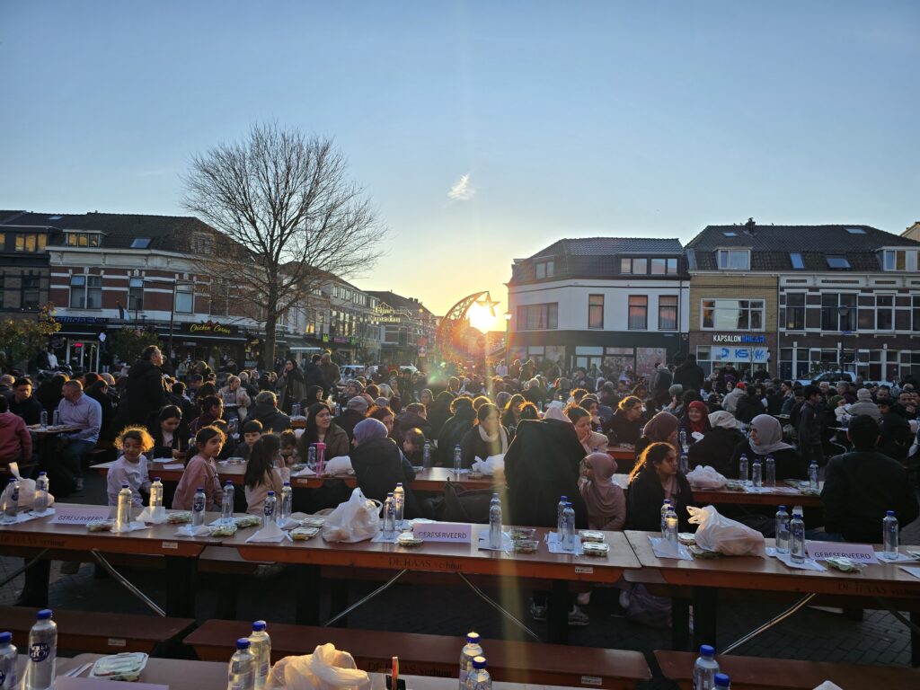 Utrecht Ulu Cami’de Rekor Katılımlı Sokak İftarı